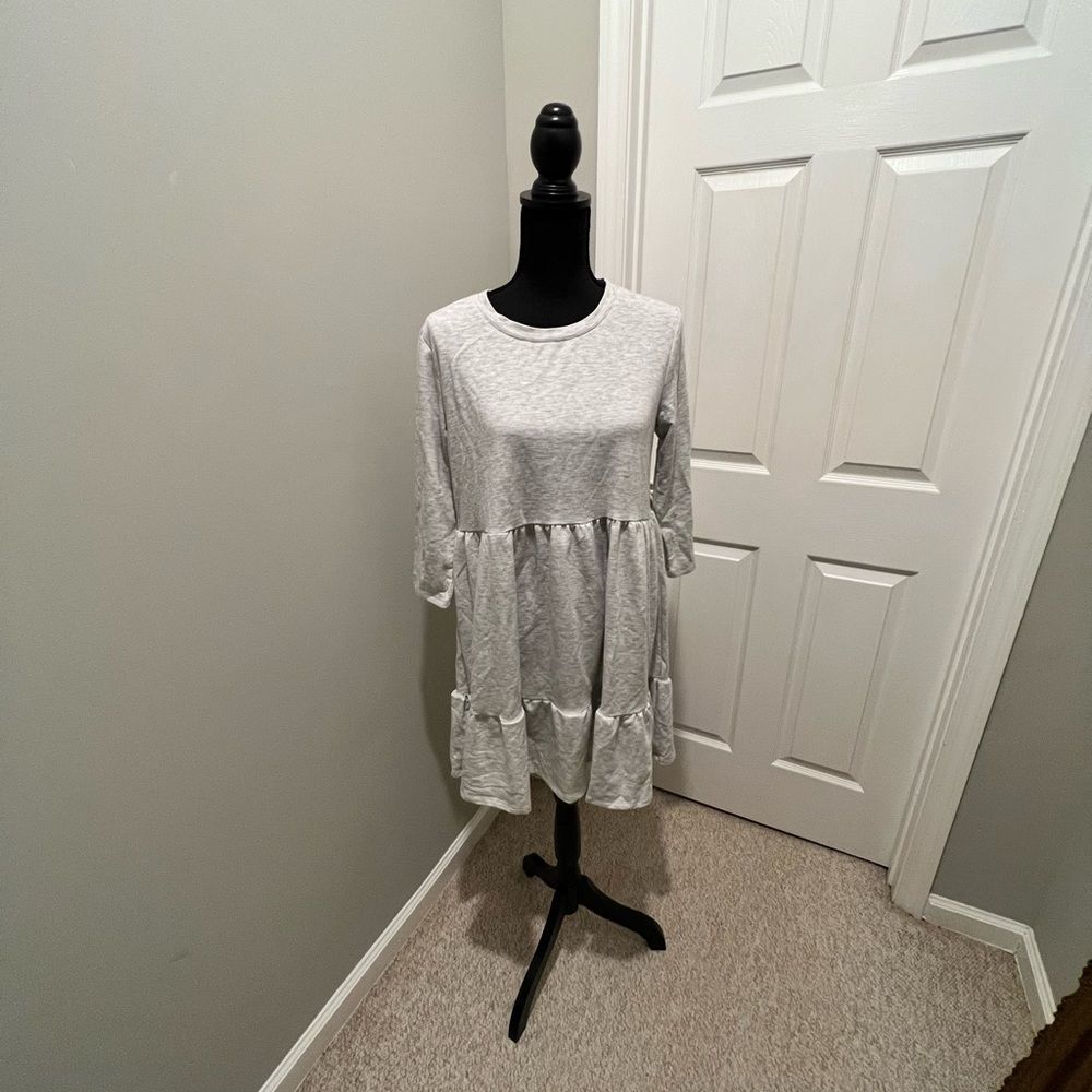NWT, Crown and Ivy, Gray dress, size medium, so comfortable